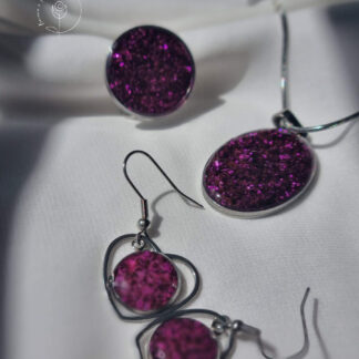 Resin jewelry customized with glossy Purple stones