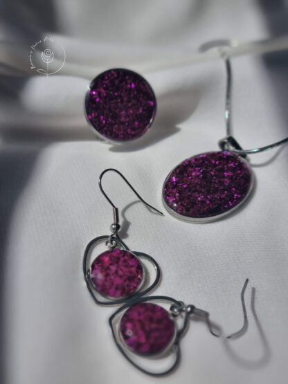 Resin jewelry customized with glossy Purple stones