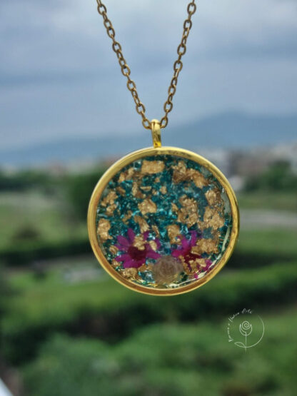 Golden necklace customized with original dried flowers and glass stones