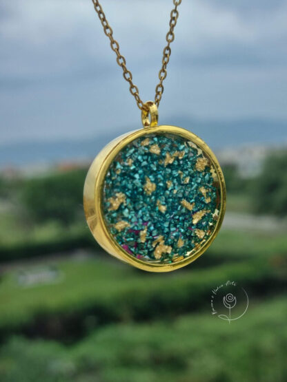 Golden necklace customized with original dried flowers and glass stones - Image 2