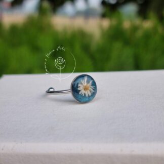 Adjustable floral round silver ring