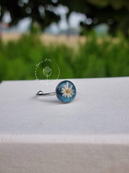 Adjustable floral round silver ring